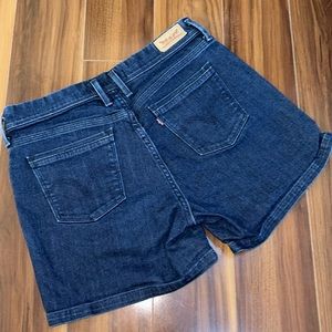 Size 6 Levi’s denim Jean shorts
